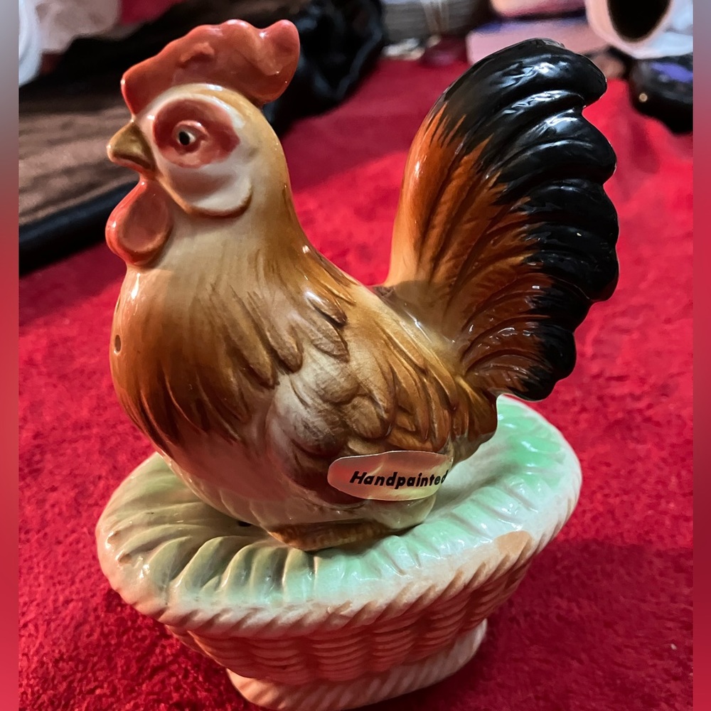 Vintage Rooster nesting, salt, and pepper, shakers,1981